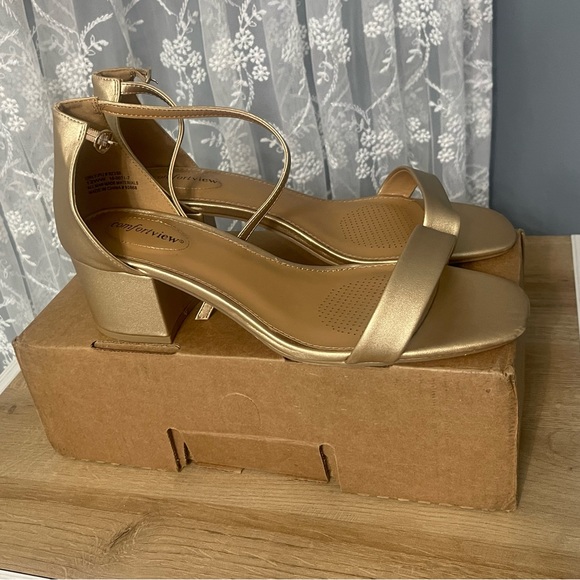 Comfortview gold heels - Picture 5 of 6